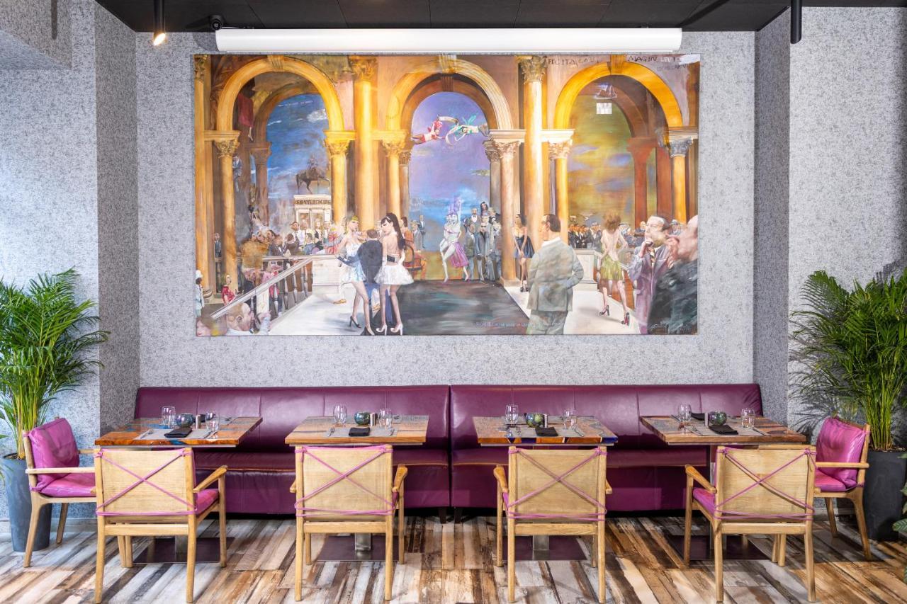 Theory Hotel Tbilisi Esterno foto The interior of the restaurant